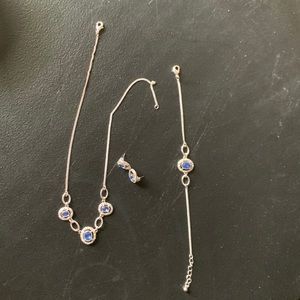 Costume jewelry set blue.